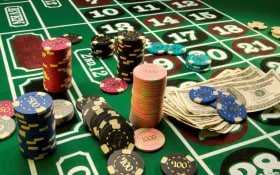 Layar ponsel menampilkan halaman sportsbook idn77 yang responsif dan mudah digunakan